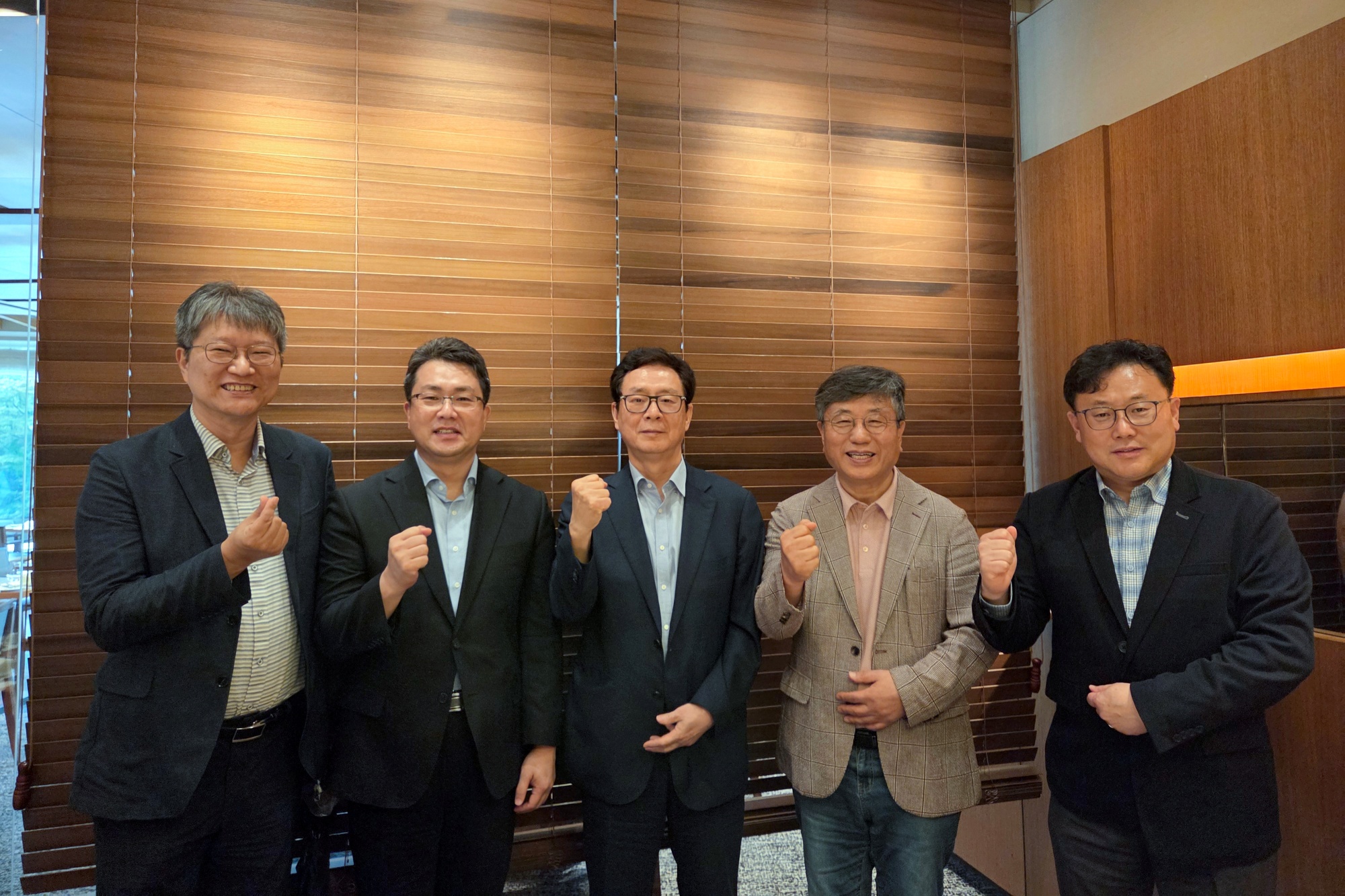 20251010-02.jpg 20251010-02.jpg